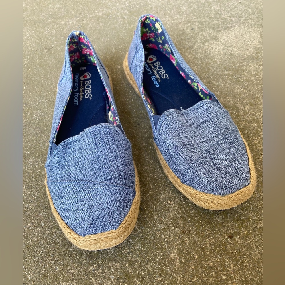 Bobs Sketchers slip on memory foam shoes. Size 9.5